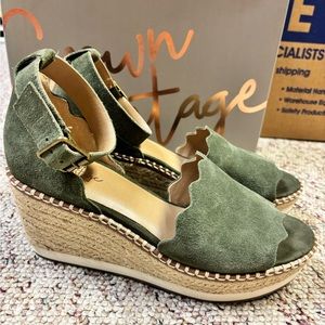 Crown Vintage Wedge
